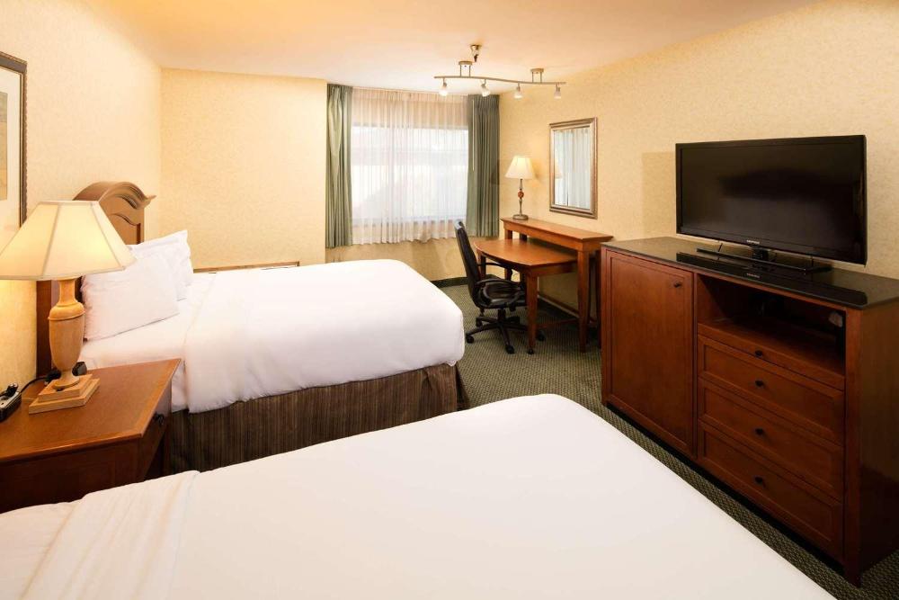 Superior Queen Room with Two Queen Beds interior